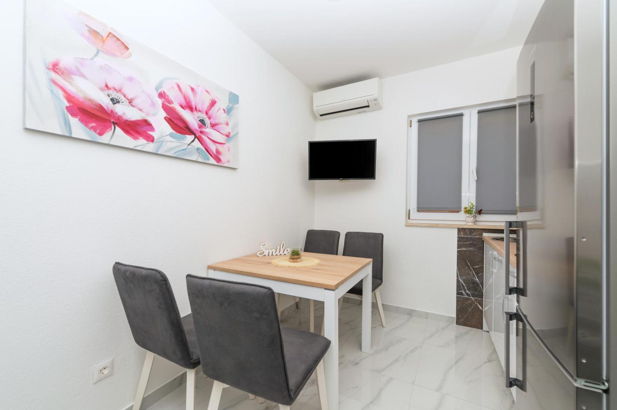 Apartmants Sestic Tučepi Exteriör bild
