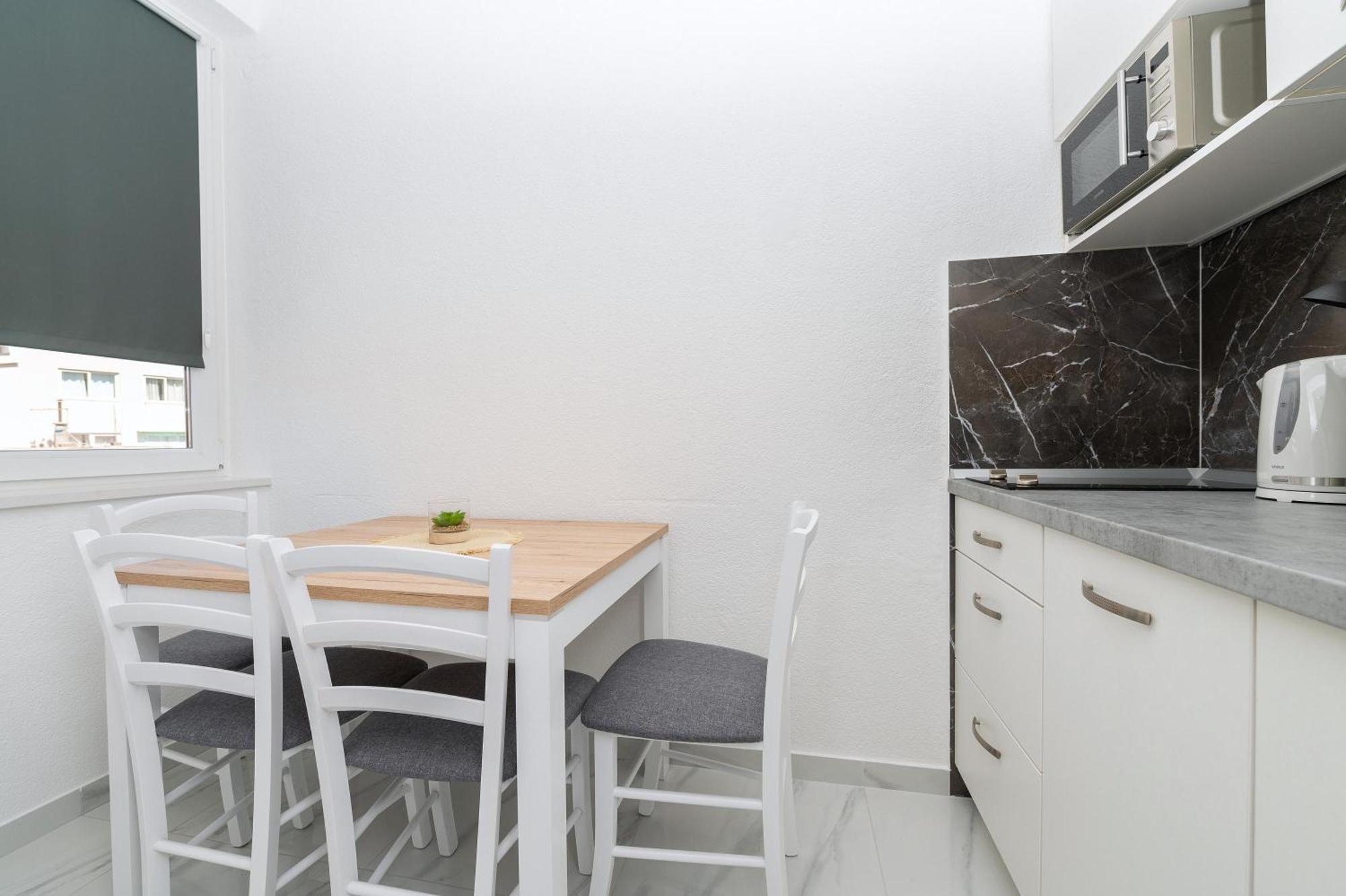 Apartmants Sestic Tučepi Exteriör bild
