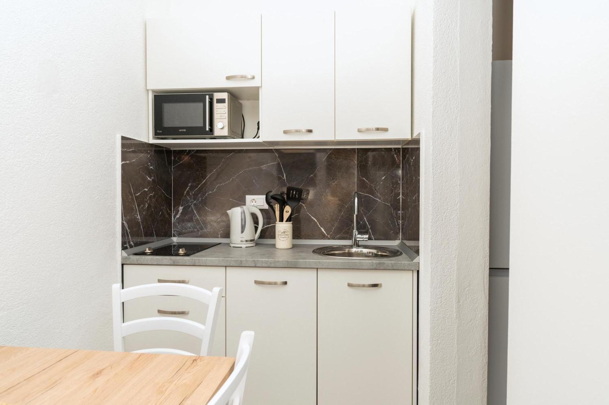 Apartmants Sestic Tučepi Exteriör bild